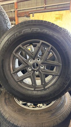 Jeep wrangler stock rims 17”s