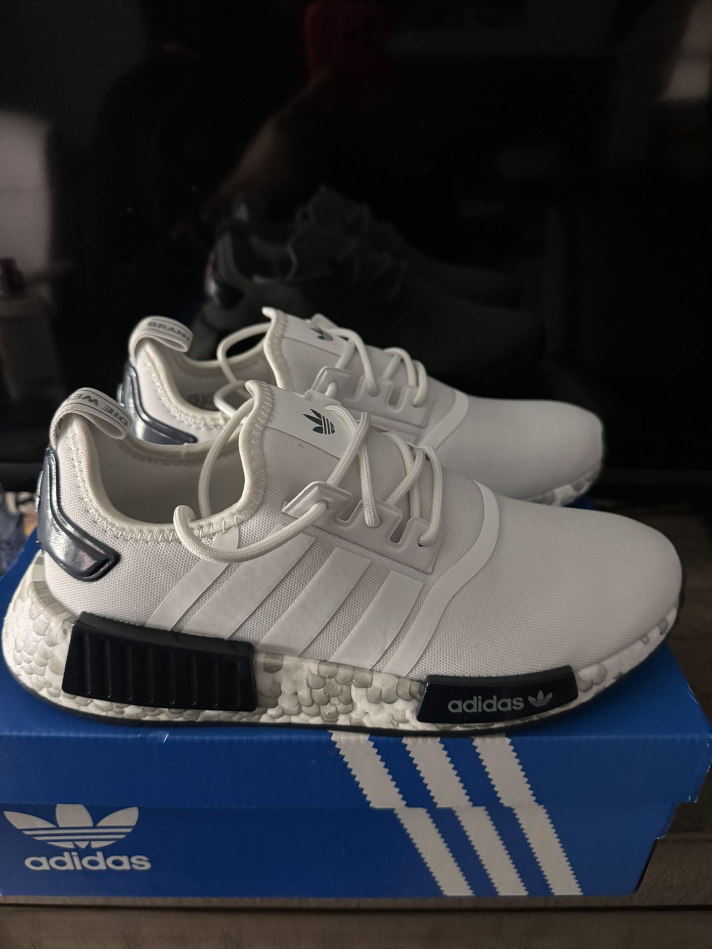 NEW ADIDAS NMD_R1 Size 8 Women’s