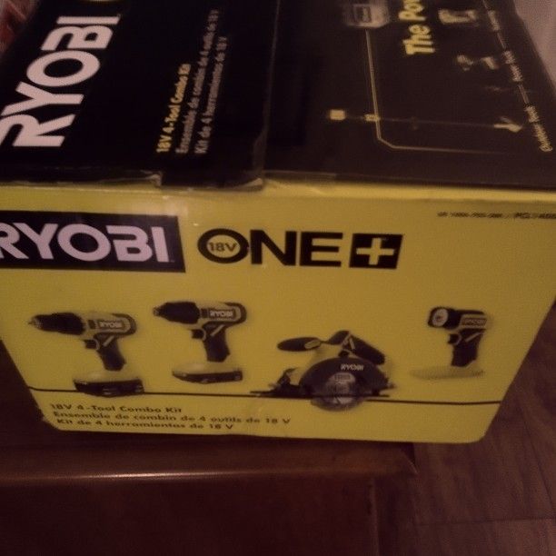 4 Pic Ryobi Drill Set Comes Whit 2 Batt And Charger