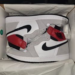 Air Jordan 1 Retro
"Light Smoke Grey"