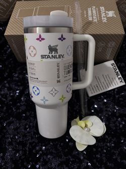 🎅🎄🎁Stanley White Lv Tumbler with Floral Design🎁🎄🎅
