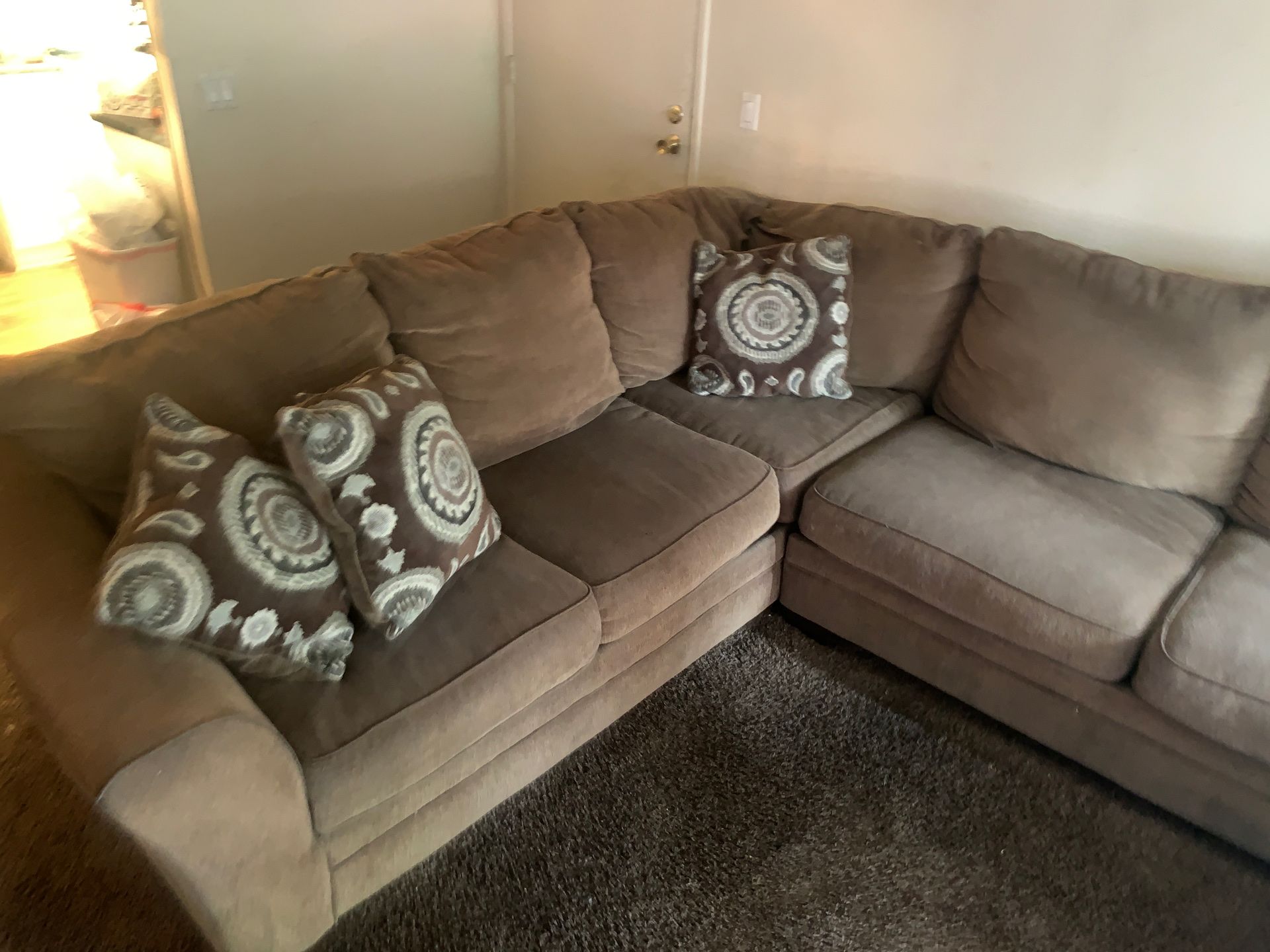 FREE MUST PICK UP TODAYLarge Sectional couch for Sale in Redlands, CA