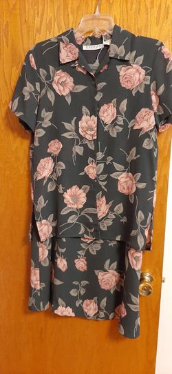Chaus Floral Short Sleeve Blouse & Skirt Set. Size 8.