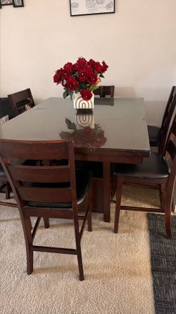 Extendable dinning table