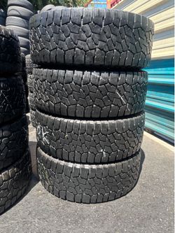 Tengo un Set de llantas en muy buenas condiciones, marca FALKEN LT 285/70R17 instaladas y balanceadas por el mismo precio $250