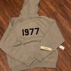 1977 Essential Hoodie