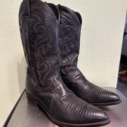 Cowboy Booth Dump Post Sz 13D
