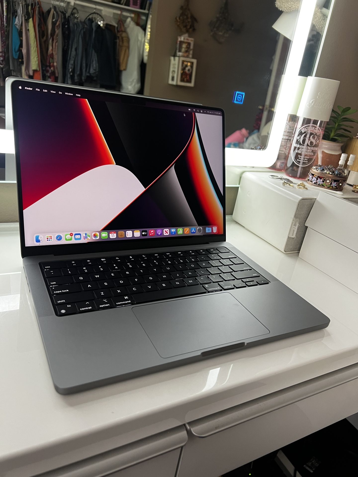 BRAND NEW Macbook pro M1 Chip 1 TB of Storage 2021