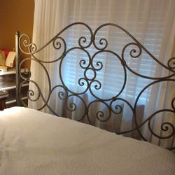 Metal Queen Size Bed Frame 