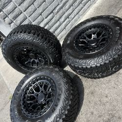 Vendo Set De Rines Nuevos 17x9 De Ancho De 6-139.7 Lugs Con Llantas 285/70/ar17 Instacion Y Balance 