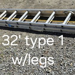 32' Werner aluminum ladder-type 1(250#)-w/ spring loaded legs