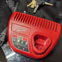 Milwaukee M12 Charger 