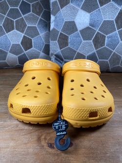 Crocs size 5M/7W