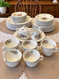 Vintage Wedgwood Floral Dinnerware Set – 45 Pieces – Made in England