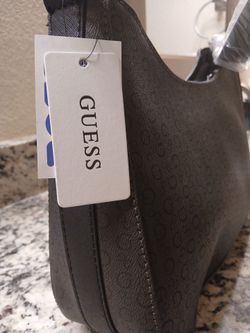 Guess 🎒