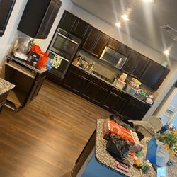 200 Sqft Laminate Expresso Color 200 Sqft Vinyl Click And Lock Yellow/gray Color