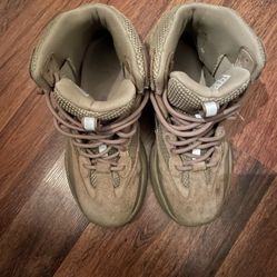 Yeezy Boots The Sand Size 9 Mens 