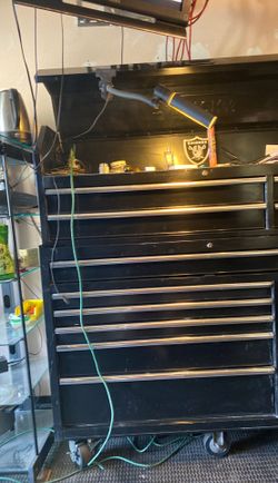 Husky stand up tool box