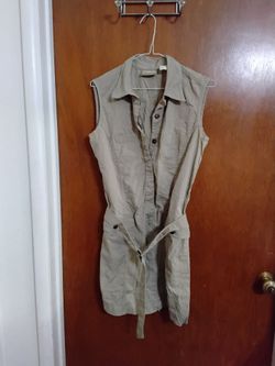 Liz Claiborne Sleeveless Shirt Dress.  Ladies Size 10 petite