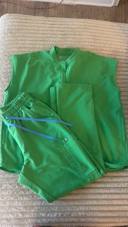 FIGS Emerald Green Scrub Set Top and Pants