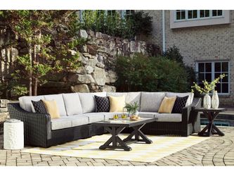 Beachcroft Black/Light Gray 4-Piece Outdoor Sectional