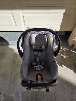 Carseat & Base (Feel free to send reasonable offer)