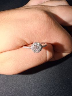 ⚠️2 for 115⚠️ VVS1 Moissanite Halo Rings (adjustable sizing)