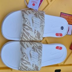 New Womens  Nike Slides Size 11