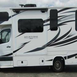 2019 JAYCO MELBOURNE 24K WITH ONLY 19K MILES! LOADED WITH OPTIONS LIKE 1 SLIDE OUT, QUEEN AND OVERHEAD BED, TV, COOKTOP, REFRIGERATOR, MICROWAVE, BATH
