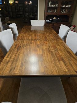 Table with insert leaf and 6 cloth chairs