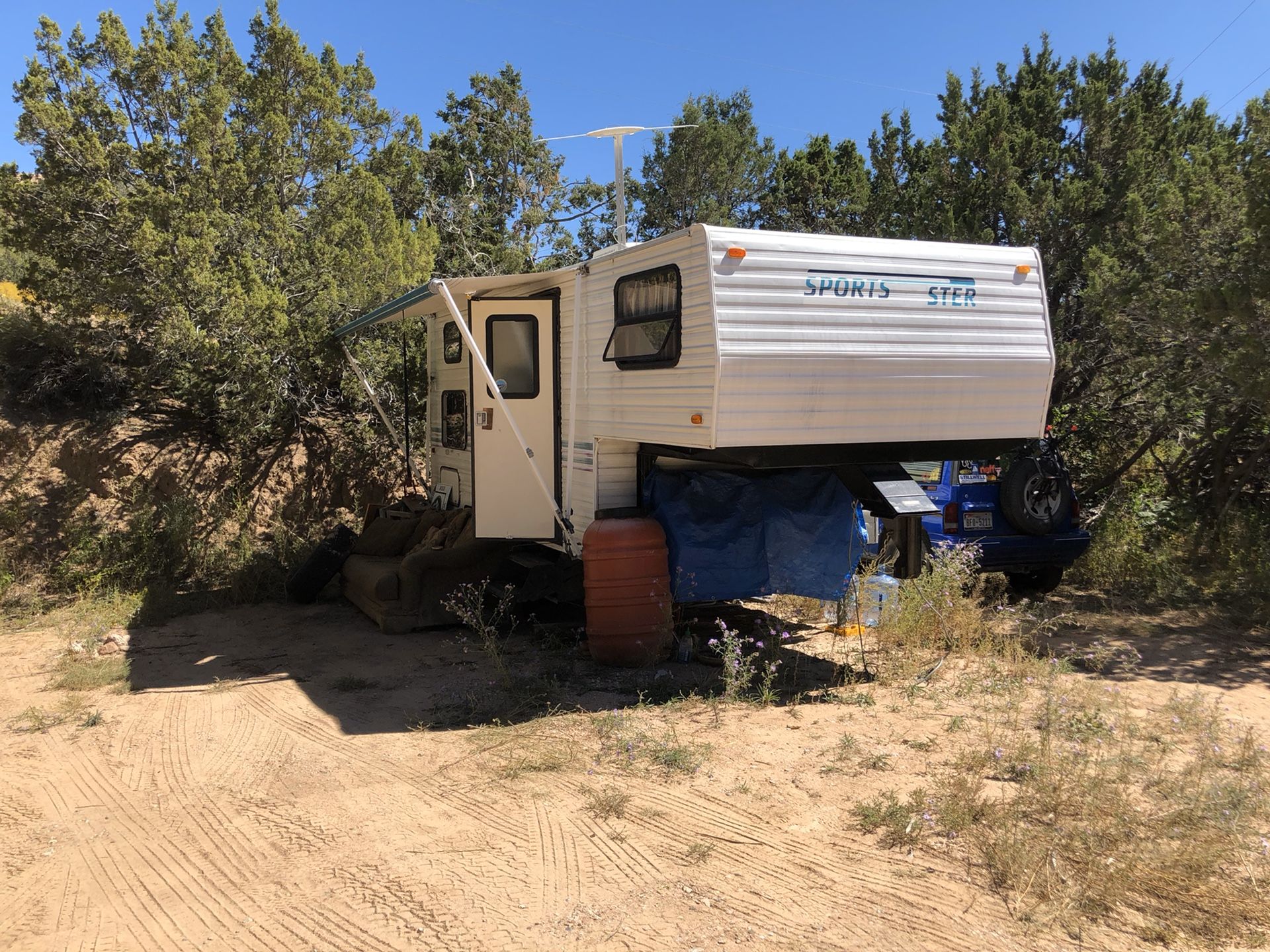 Sportsmaster Gooseneck Camper Trailer 22ft for Sale in San Antonio, TX ...