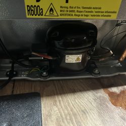 Mini Frig  Magic Chef ! 