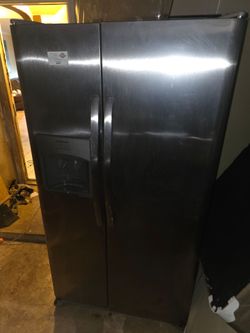 Frigidaire Side-by-Side Refrigerator – Stainless Steel – Ice & Water Dispenser