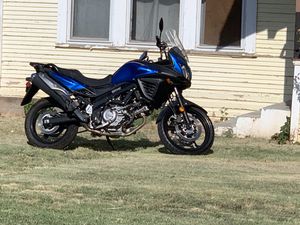 Photo 2015 Suzuki VStrom 650. Only 580 miles on it. One owner. Runs like new everything works..