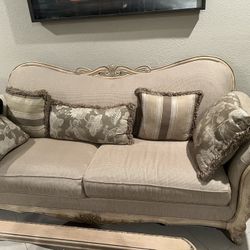 Couch And Chase Lounge