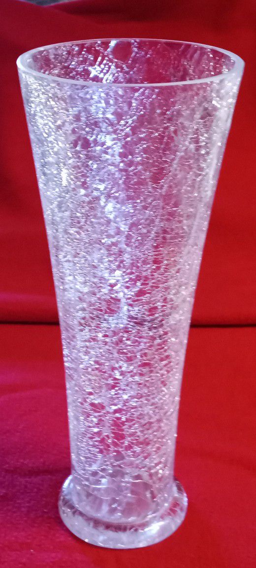 Beatiful tall vintage crackle glass vase
