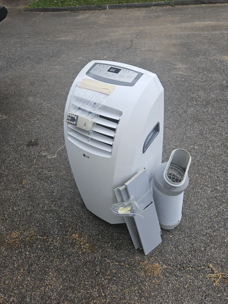 9,000 BTU Portable Air Conditioner with remote
LP0910WNR