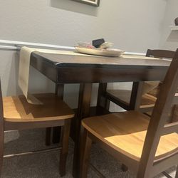 Dining Table And 3 Chairs 