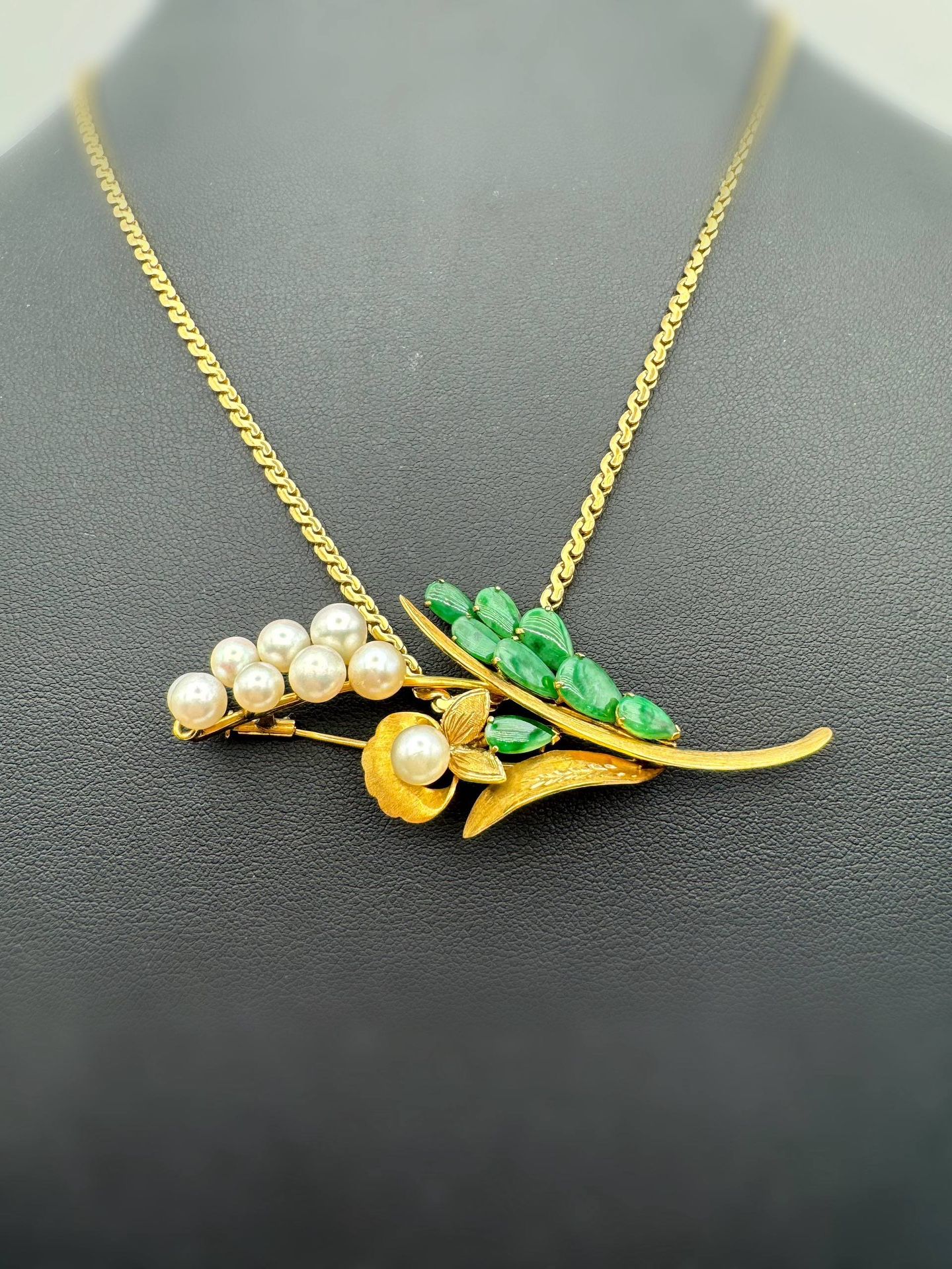 Vintage 14k solid yellow gold Floral Natural 3CTW Pearl and 6CTW Jade stone Flower brooch pendant charm