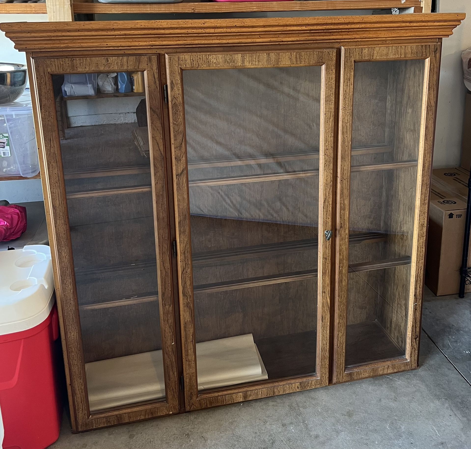 Vitrina De Madera / China