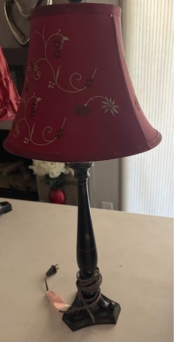 Red flower pattern shade with a brown bronze base