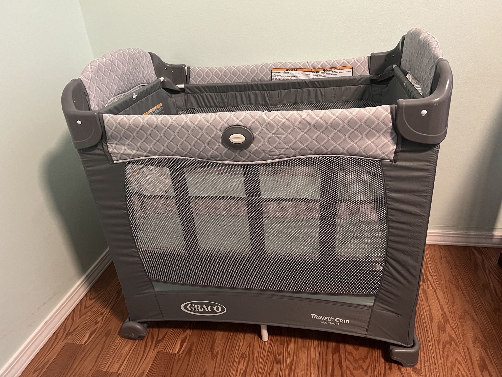 Graco Travel-Lite Crib with Stages in Manor