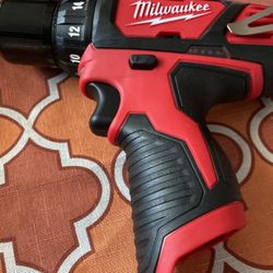 Drill Milwaukee 12v