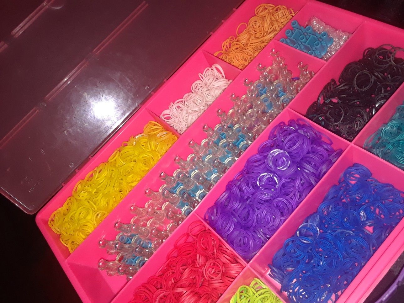 Rainbow loom kit with multi colored bands