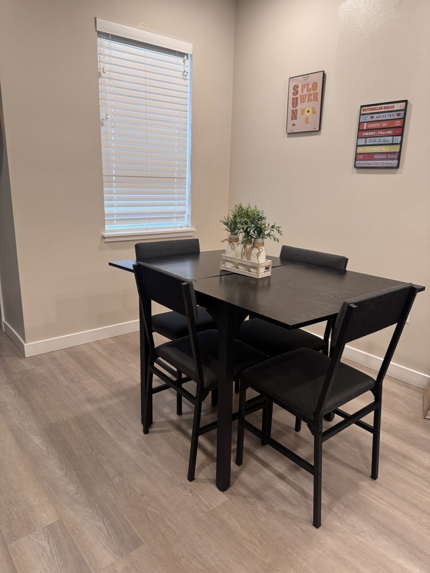 Dining table set