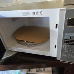 Two -  Emerson 1.1 Cu Ft Microwave Oven, 