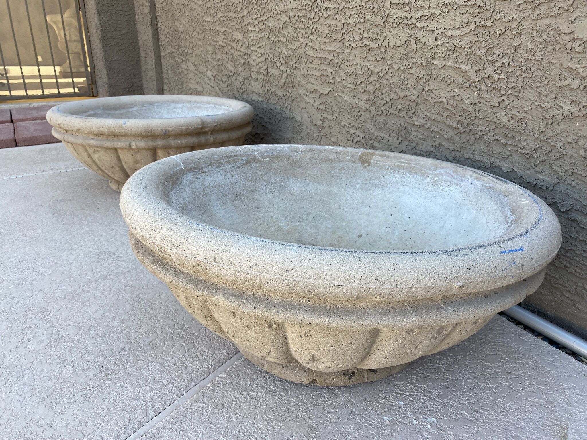 2 XL COMMERCIAL HEAVY CONCRETE GARDEN POTS. PAIR HUGE CEMENT PLANTERS . ( W~ 30 1/2 Inches x H ~ 14 Inches ) PAIR s ONLY $155.oo SILVERADO RANCH