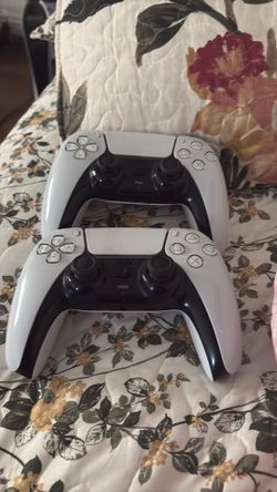 PS5 CONTROLLERS