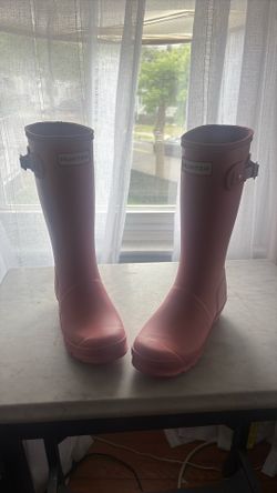Girl hunter rain boots