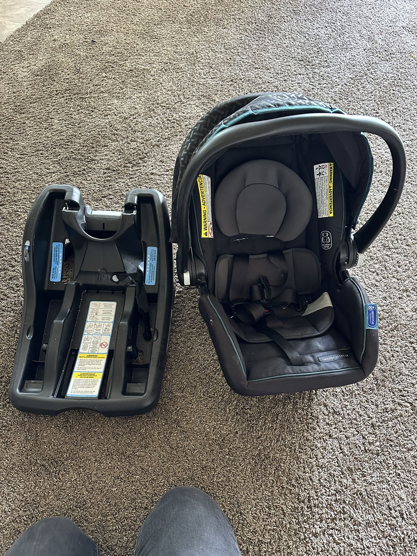 INFANT CAR SEAT 